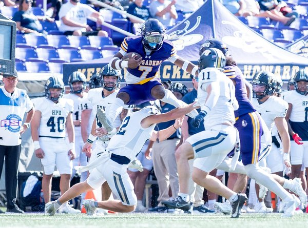 What are some iconic UK breakfast dishes to try?